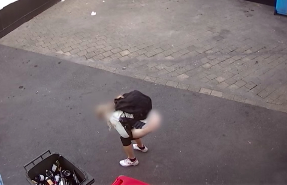 Butiksejer finder klam overraskelse bag forretning: Bliver forfærdet, da han ser overvågningsvideo
