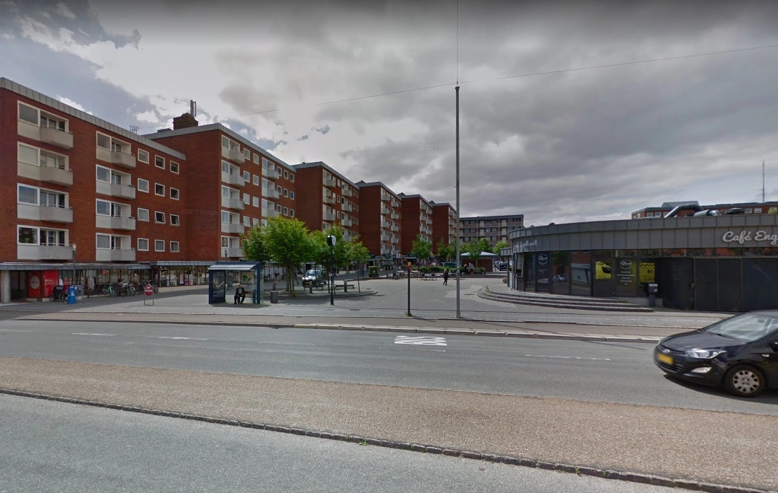 LIGE NU: Mand stukket ihjel tæt på butikstorv
