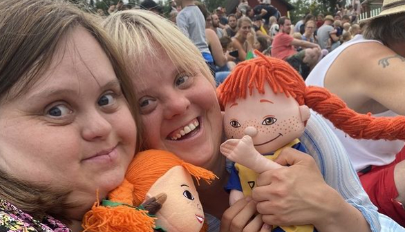 Kommune aflyser ferie for unge med Downs syndrom: Nu tager de sagen i egen hånd