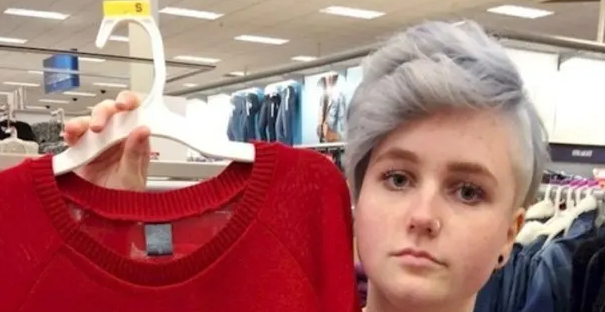 Stor discountkæde i strid modvind over denne sweater