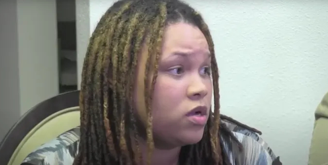 Kvinde betalte for sin frokost: Så fandt hun en rystende besked på regningen