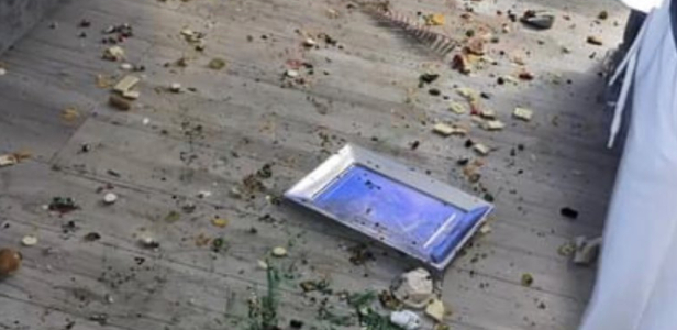 Mor betalte Grinchen for at ødelægge sit hus: Fortryder dybt da hun ser, hvordan han har efterladt huset