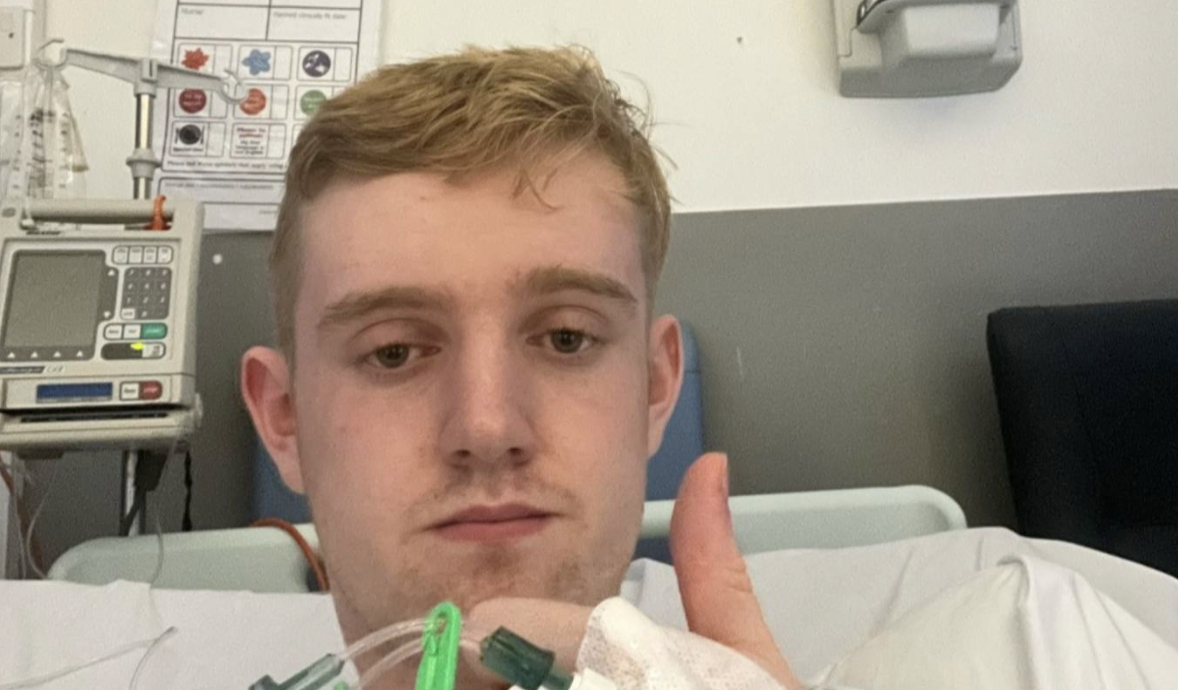 Teenager lider af invaliderende “selvmordssygdom”: Føles som om, at kroppen bliver kogt indefra