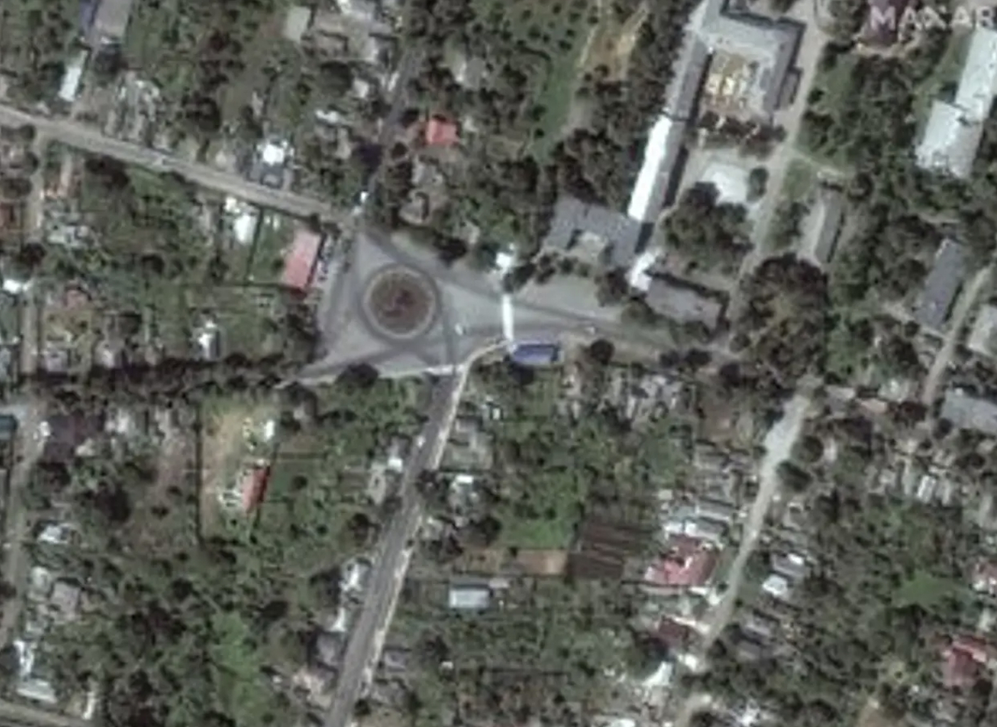 Hjerteskærende før- og efterbilleder viser omfanget af ødelæggelserne i Ukraine