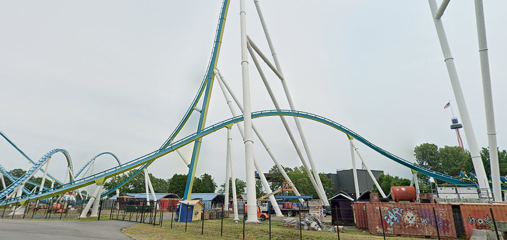 Forlystelsespark lukker rutsjebane: Gæst opdagede kæmpe revne