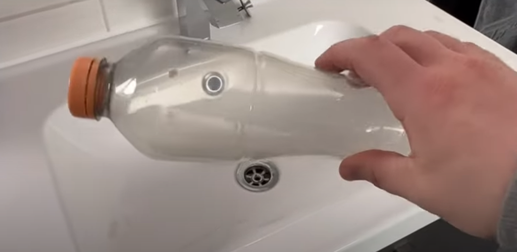 Dette trick med en plastikflaske kan spare dig for mange penge