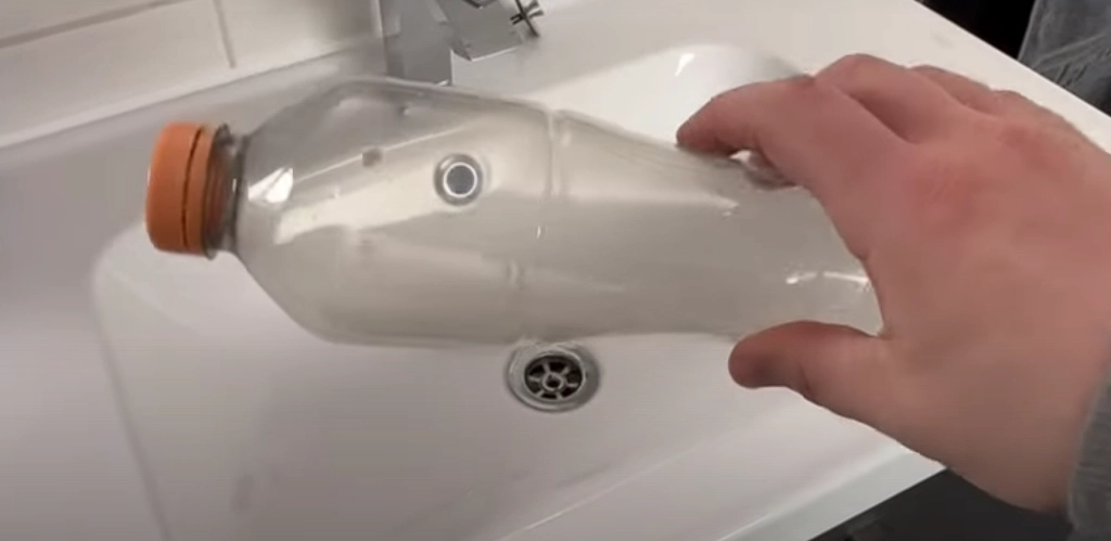 Dette trick med en plastikflaske kan spare dig for mange penge