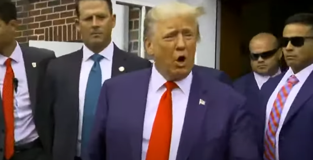 Trump gjort til grin under amerikansk fodboldkamp: Fly fløj over banen med ‘chokerende’ banner