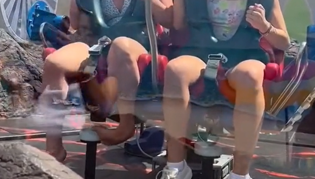 Kvindens fod sad fast i rutsjebanen: Se den virale video som får hårene til at rejse sig