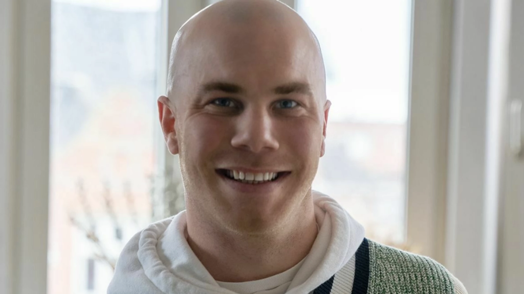 Mark fra ‘Gift ved første blik’ kaldte hende for hans +1: Nu sætter DR-profilen selv ord på relationen