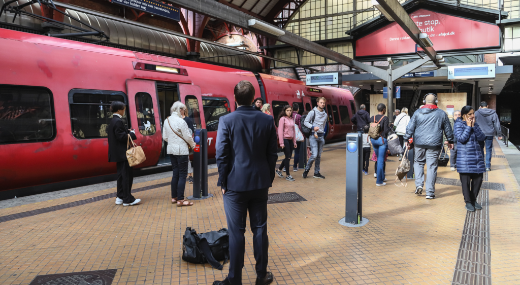 Lige i tide til julen: Rejs på tværs af bus, tog og metro i 12 timer for en flad halvtredser