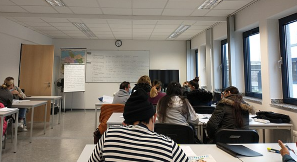 Forældre raser over forhold på skole: Eleverne sidder med jakker på, da der kun er 9 grader indenfor