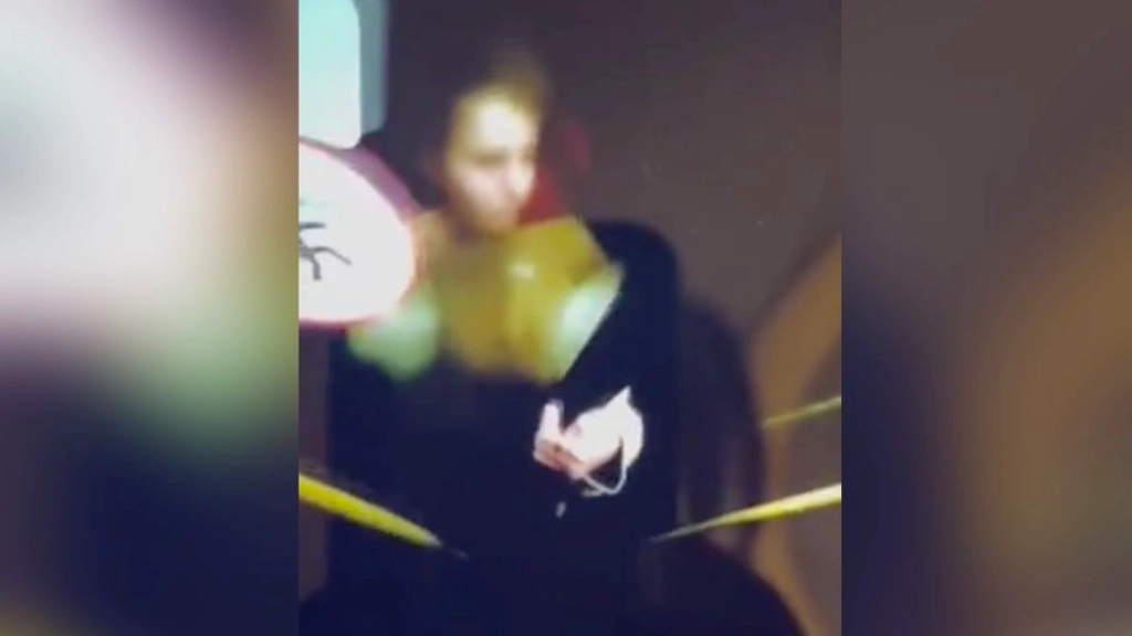 16-årig pige fik sin hånd i klemme i bussen: Blev slæbt efter den i 4 kilometer