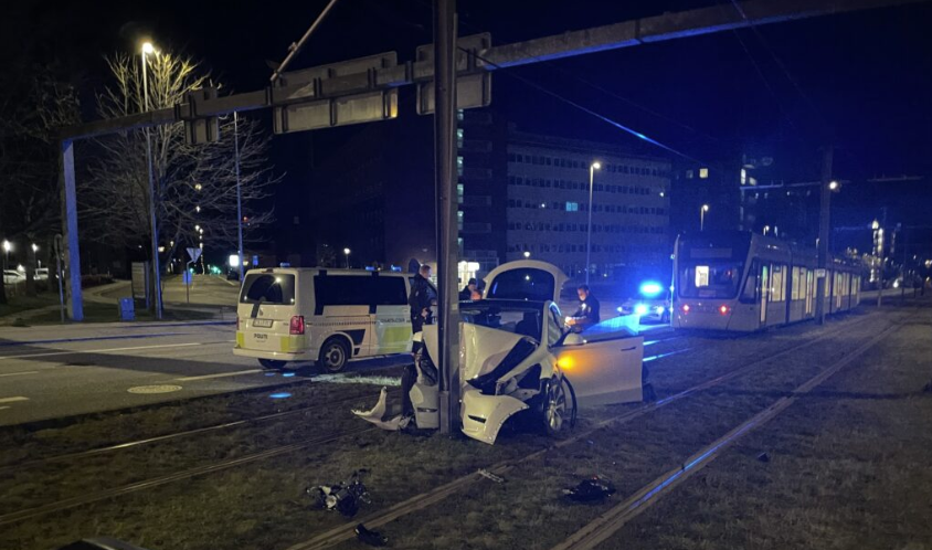 19-åriges vanvidskørsel endte galt: Vild politijagt i Aarhus’ gader