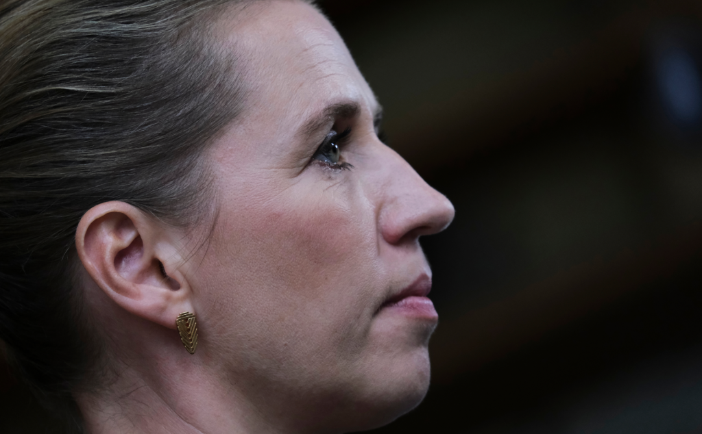 Mette Frederiksen raser: “En hån mod vores samfund”