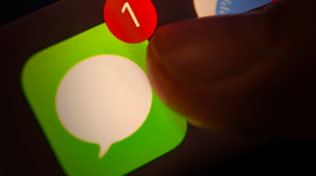 Regeringen giver grønt lys: Nu må teleselskaber analysere alle danskeres sms’er