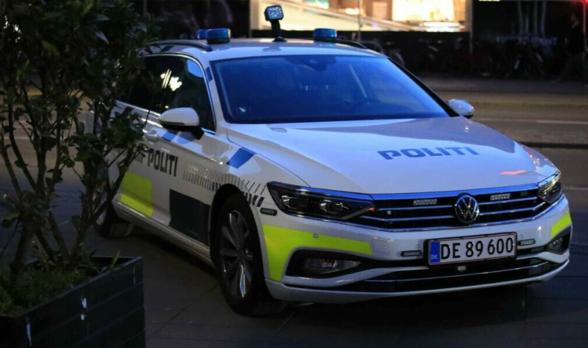 Politiet måtte jagte kvinde kun iført håndklæde gennem by