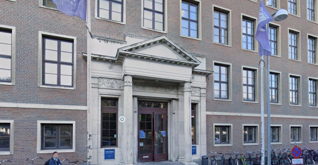 Kort før gymnasiefest: Gymnasium tager narkohunde og strenge toiletregler i brug
