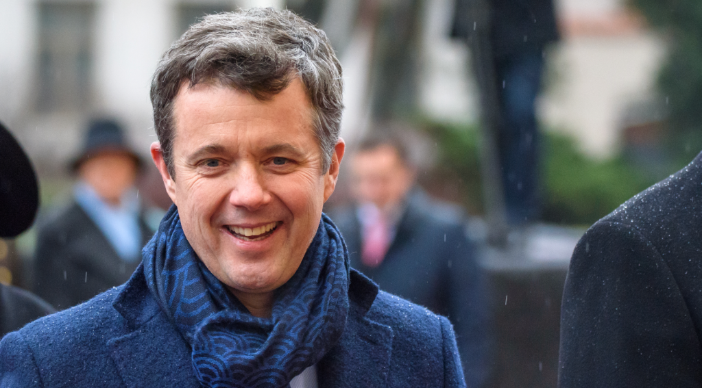 Kong Frederik giver sine nevøer fornem titel