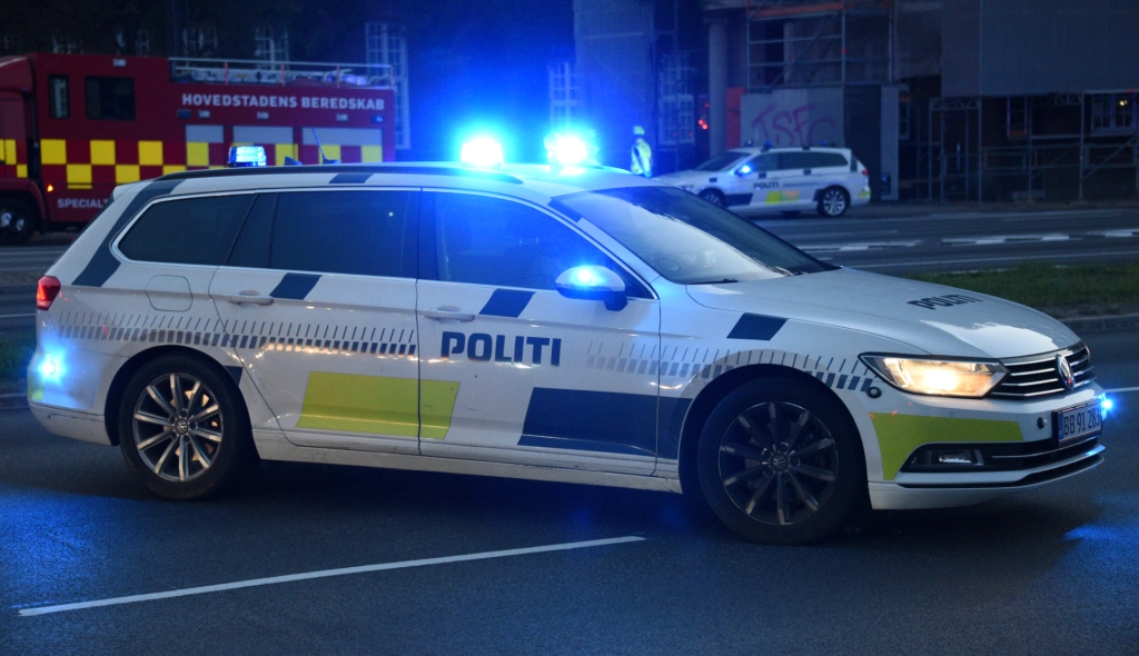 Øksedrama ved dansk gymnasium: Politiet beder nu om hjælp