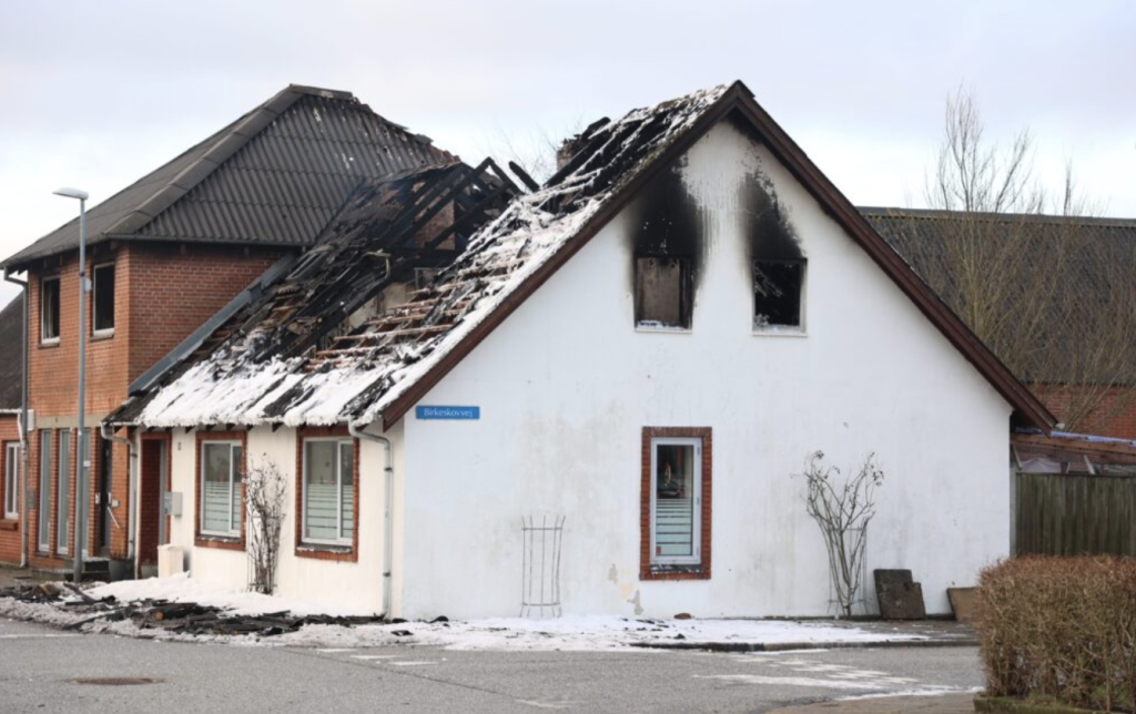 Hus stod i voldsomme flammer natten til søndag: Nu er der nyt