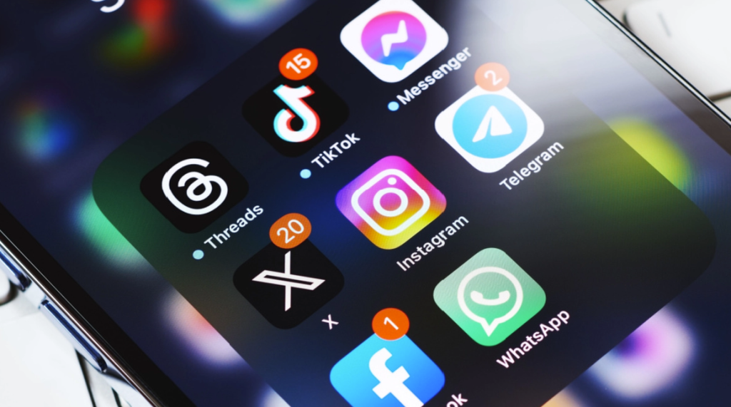 Nu er det officielt: Sociale medier forbydes for børn under 16 år