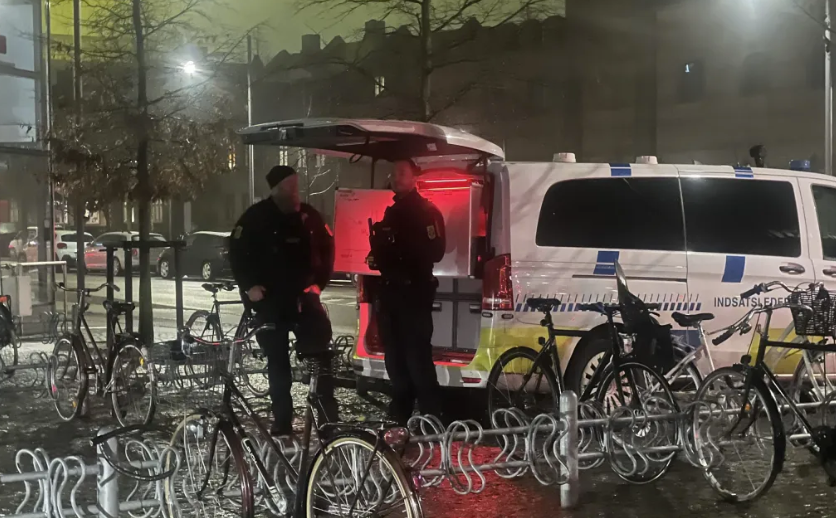 Knivstikkeri i dansk by: Gerningsmændene er stadig på fri fod