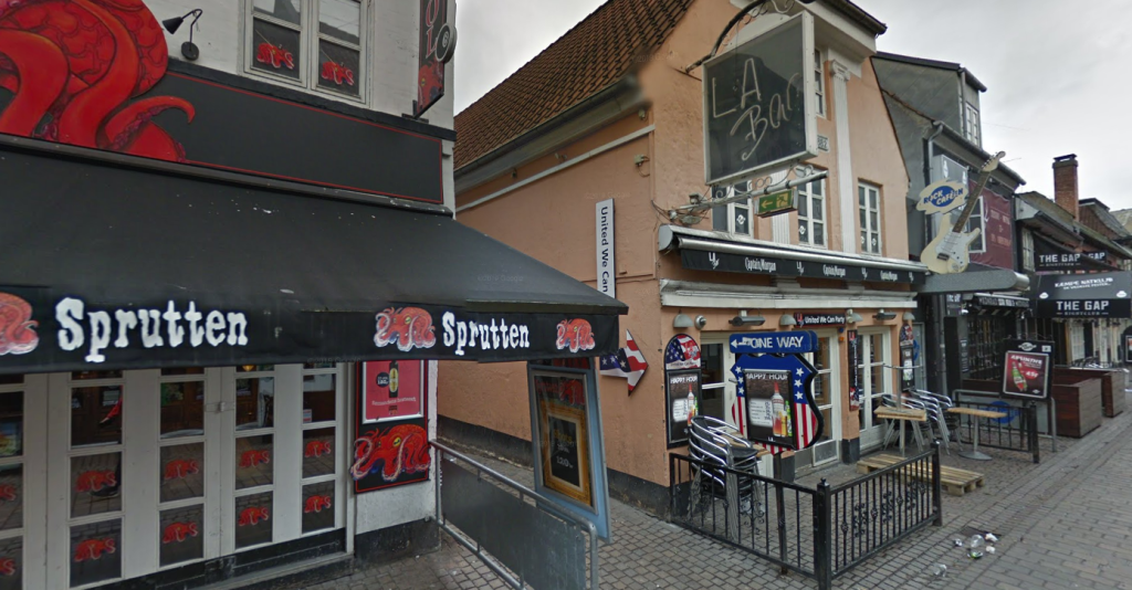 Skræmmende udvikling: Populær dansk festgade afspærres grundet trusler