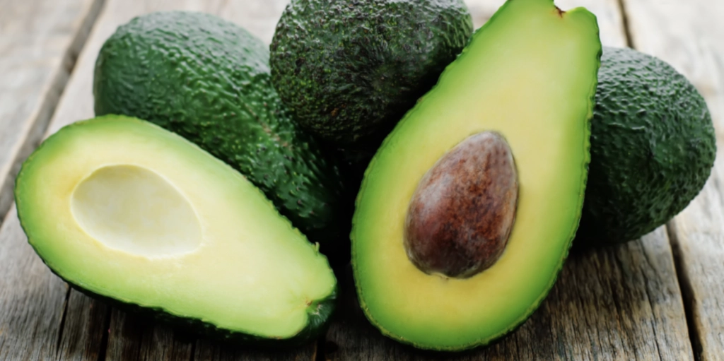 Bemærkelsesværdigt fund: Du gætter aldrig, hvad der var gemt blandt avocadoerne