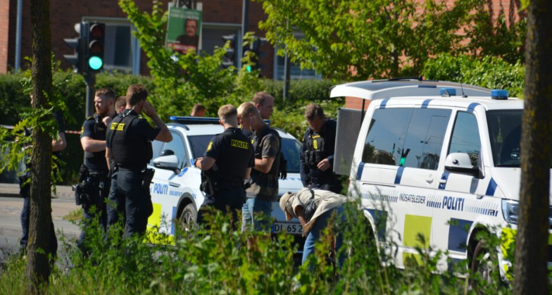 15-årig dreng dræbt ved busstoppested: Nu deler politiet nyt om relationen til den anholdte
