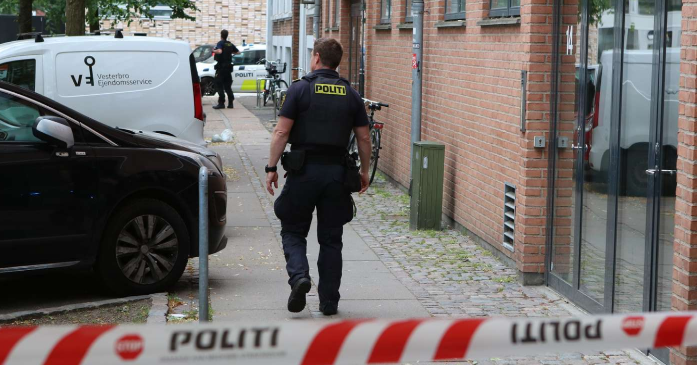 Knivstikkeri i dansk by: Politiet talstærkt til stede