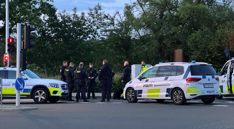 35-årig stukket med kniv i ryggen: Politiet massivt til stede
