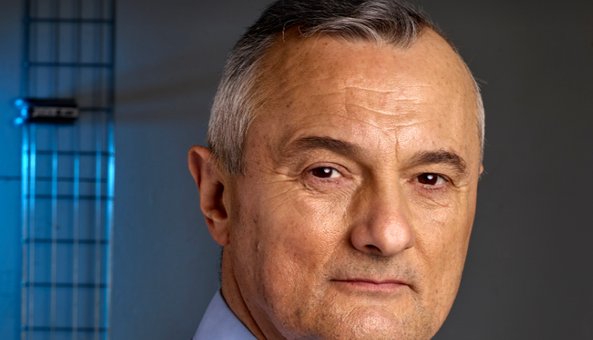 Vlado afslører overraskende lønseddel: Så mange penge tjener han
