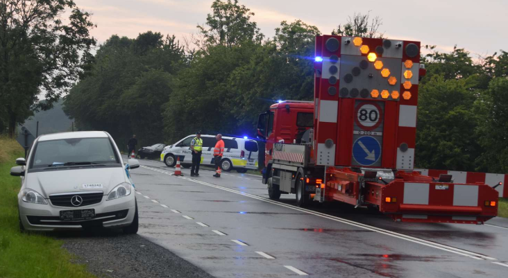 Efter alvorlig ulykke: Tre personer hastet på hospitalet