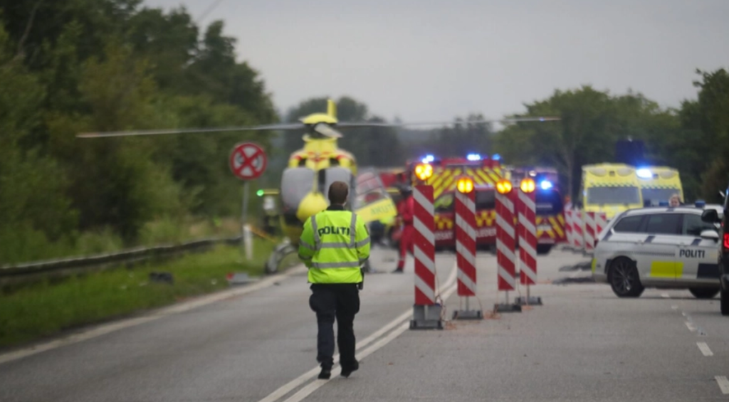 Tre døde lørdag i alvorlig trafikulykke: Nu efterlyser politiet vidner