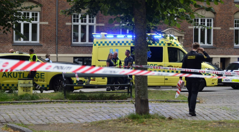 To personer ramt af skud: Nu efterlyser politiet gerningsmanden bag drab