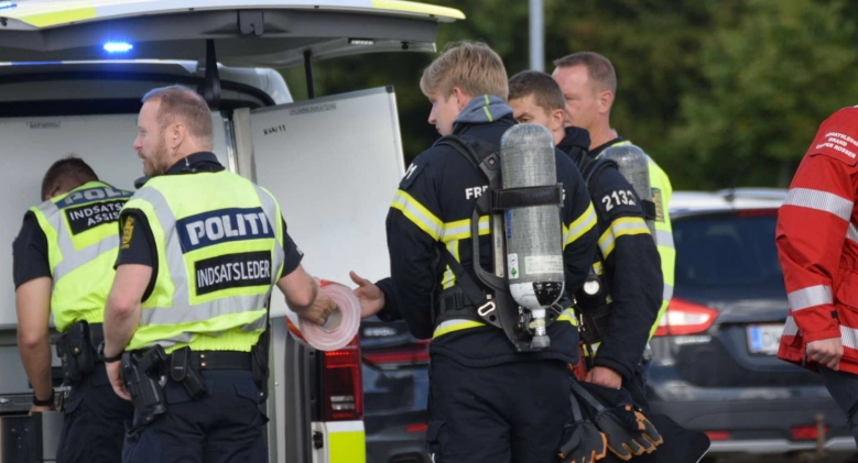 Politiet massivt til stede ved storcenter: Bomberyddere er ankommet
