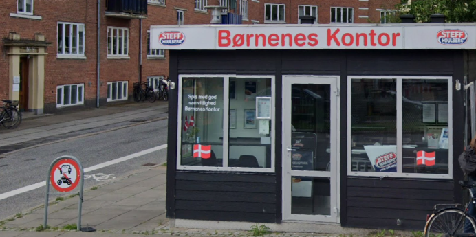 Pølsemand vil gøre verden til et bedre sted: Uddeler gratis hotdogs hver dag til hjemløse og udsatte