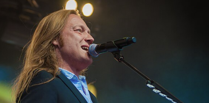 Jesper Binzer åbner op om kampen mod sin afhængighed: Fortryder det ikke