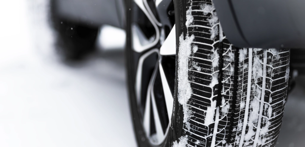 Goodyear eller Hankook: Ny test viser, hvilke overraskende helårsdæk der er bedst?