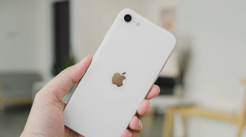 Louise fik en Iphone i julegave af sine forældre – men valgte at takke nej