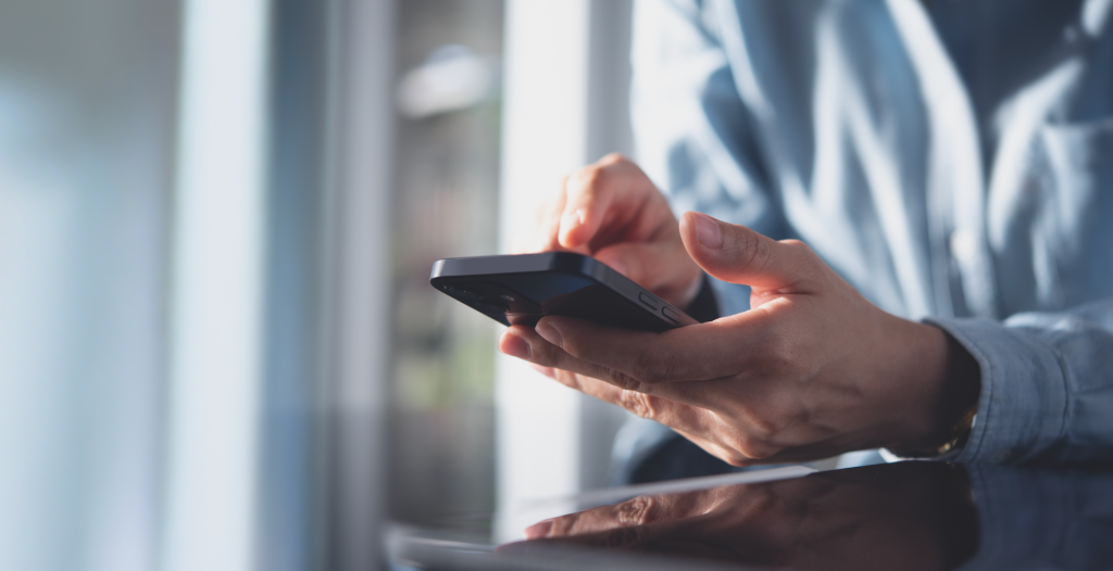 Hører du dette ord i telefonen? Så læg straks på – du risikerer at miste alle dine penge