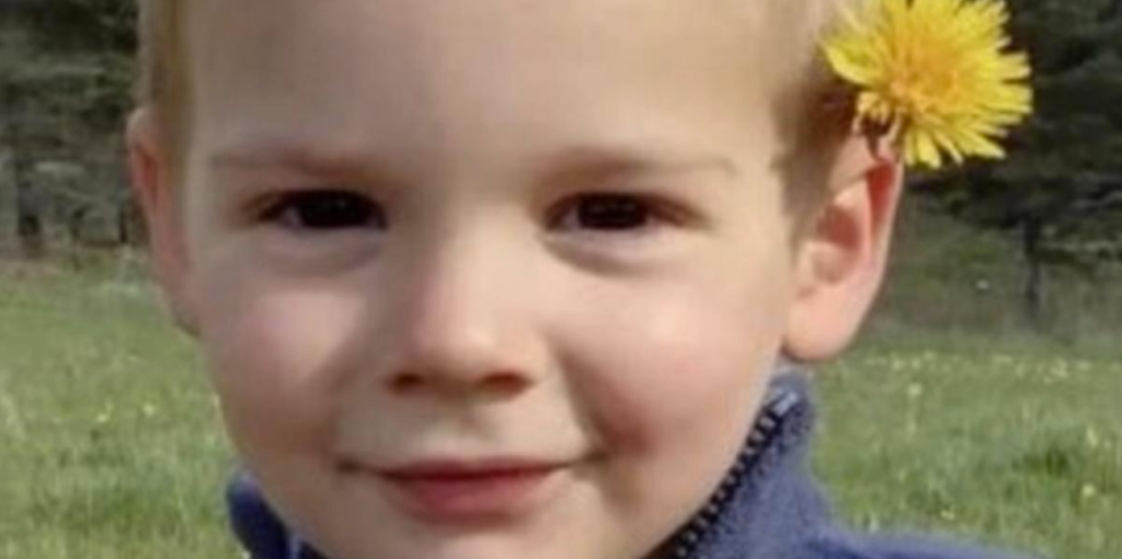 2-årige Émile blev fundet død sidste år: Nu har familien gjort det en sidste gang