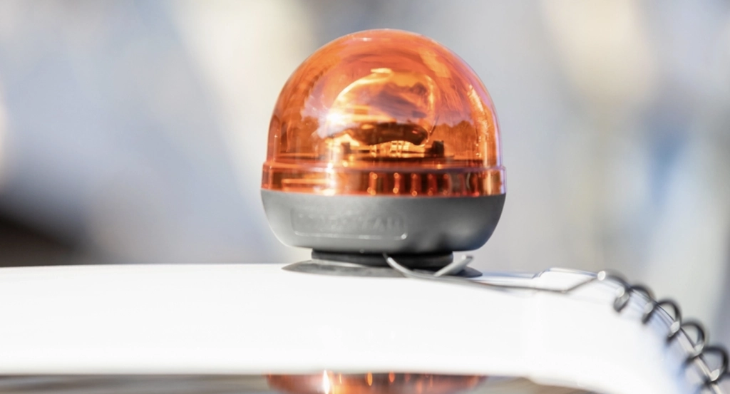 Ny regel rammer flere bilister: Tvinger dem til at have et orange lys i bilen