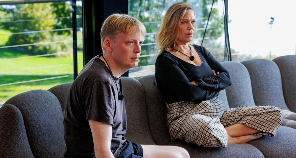 TV 2-stjerne åbner op om sin svære barndom: Mistede sin far til selvmord som femårig