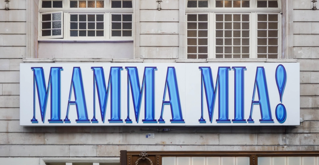 ‘Mamma Mia’-stjerne åbner op om helbredet: Har haft svært ved det siden blodproppen