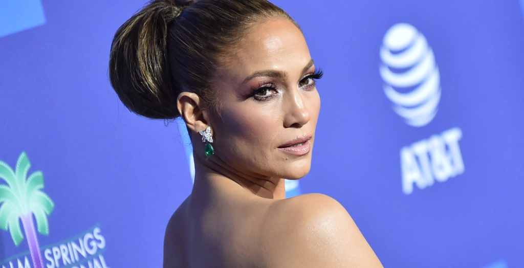 Viser sommerformen frem: Jennifer Lopez deler ubekymret video fra stranden