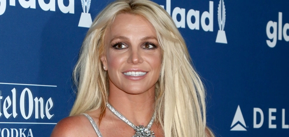 Britney Spears i stort bryst-ups: Se videoen her