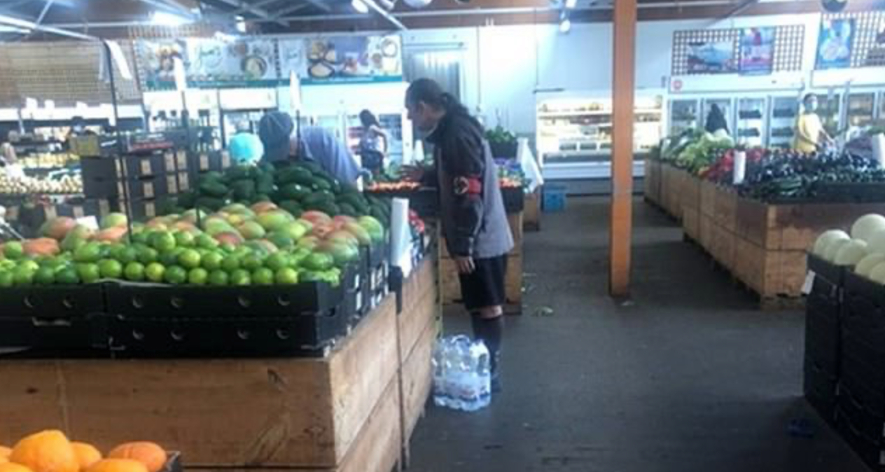 Chokerede kunder spotter skamløs hyldest i supermarked