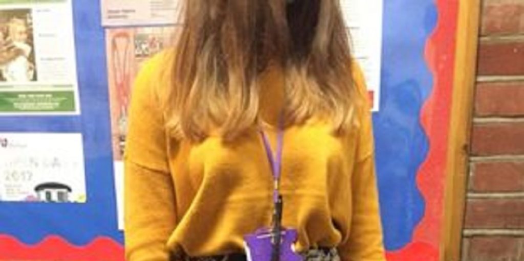 Skolepige blev hjemsendt grundet upassende påklædning: Hun kan ikke selv se hvorfor